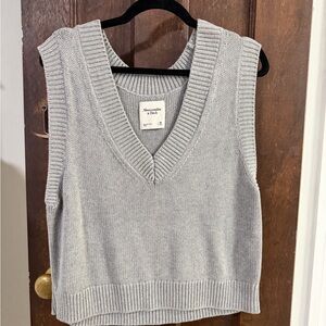 Abercrombie & Fitch Light Gray V-Neck Sweater